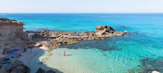 Barco por las calas de Formentera en Playa D En Bossa