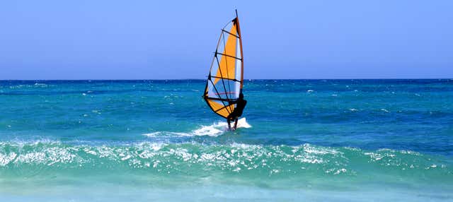 Curso de windsurf en las lagunas de El Cotillo en Corralejo