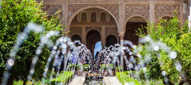 Entradas a la Alhambra con audioguía + Tour panorámico por Granada en Granada