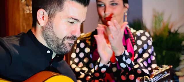 Espectáculo flamenco en la Sala Almoraima en Sevilla