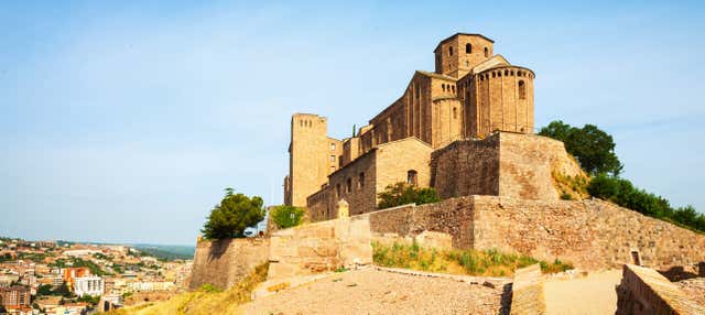 Excursión a Cardona, Montaña de Sal y Montserrat en grupo reducido en Barcelona