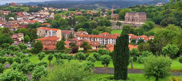 Excursión a Comillas y el Capricho de Gaudí en Santander