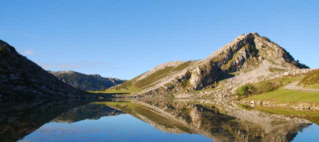 Excursión a los lagos de Covadonga y Cangas de Onís en Santander