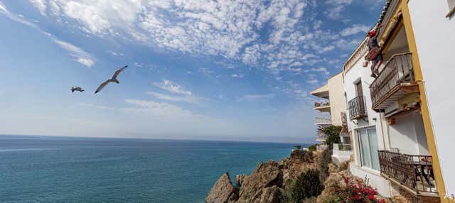 Excursión a Nerja, Frigiliana y El Acebuchal en grupo reducido en Malaga