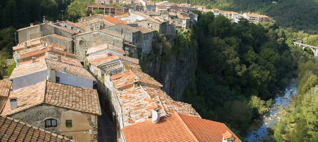 Excursión a Vic, Besalú, Santa Pau y Castellfollit de la Roca en grupo reducido en Barcelona