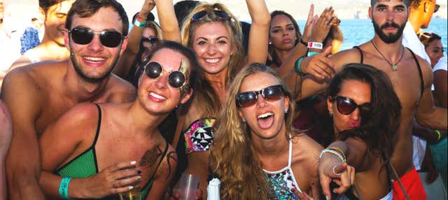 Fiesta en barco Float Your Boat en San Antonio Abad