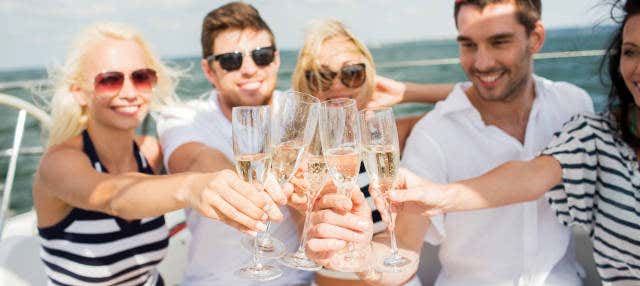 Fiesta en barco por Valencia con comida en Valencia