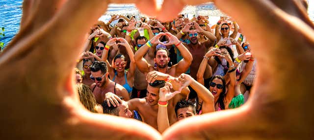 Fiesta en barco y discoteca en Playa d'en Bossa en Figueretas