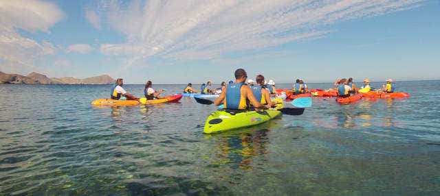 Kayak en el Cabo de Gata en Agua Amarga