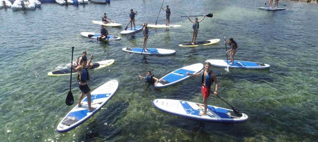 Paddle surf en la Reserva Marina del Norte de Menorca en Fornells
