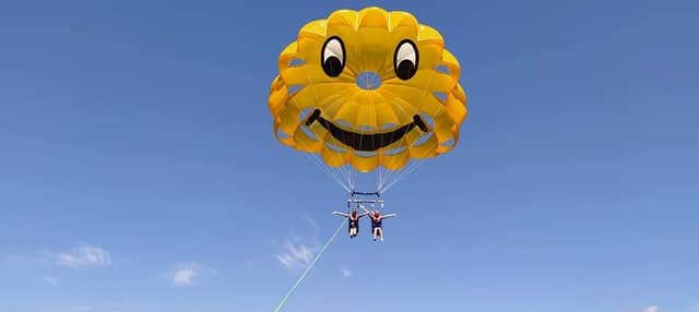 Parasailing en Cala Bona en Cala Bona