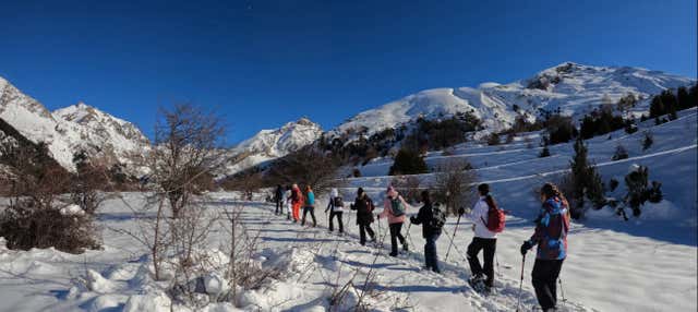 Paseo con raquetas de nieve por el Valle de Tena en Biescas