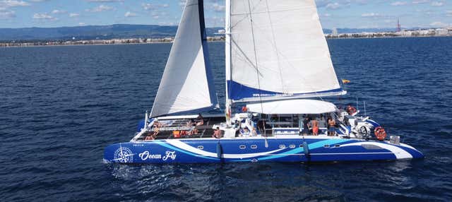 Paseo de medio día en catamarán por Cambrils en Cambrils