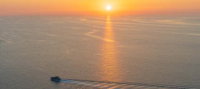 Paseo en barco al atardecer por la bahía de Alcudia en Alcudia