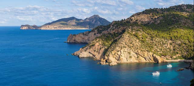 Paseo en barco por Cala Egos y Puerto de Andrach en Peguera