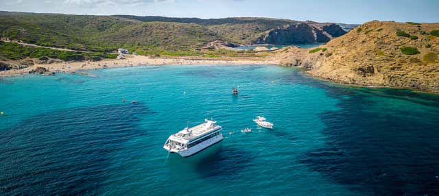 Paseo en barco por el este de Menorca en Mahon