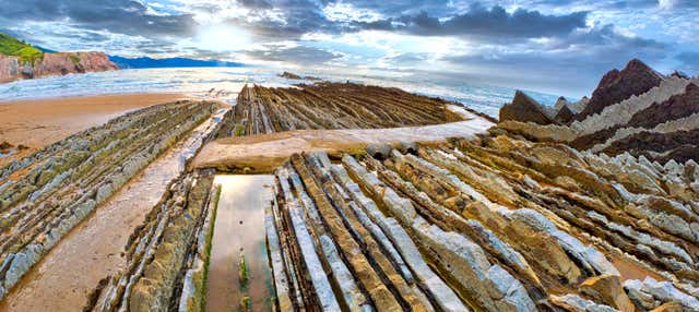 Paseo en barco por el Flysch de Zumaia, Motrico y Deva en Zumaia
