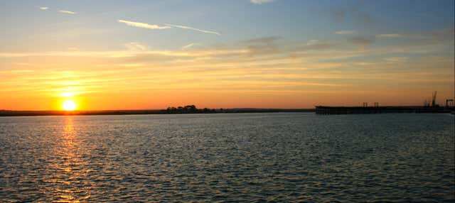 Paseo en barco por la ría de Huelva al atardecer en Huelva