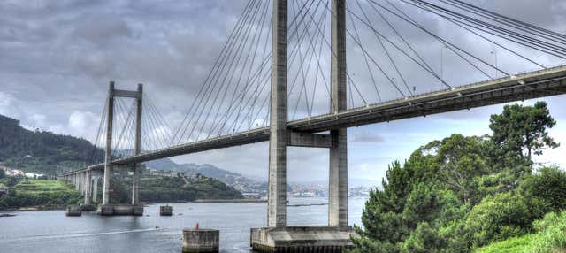Paseo en barco por la ría + Degustación de mejillones en Vigo