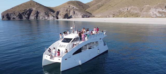 Paseo en catamarán a Cala de Enmedio en Carboneras