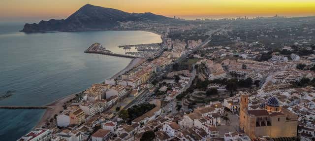 Paseo en catamarán al atardecer en Altea