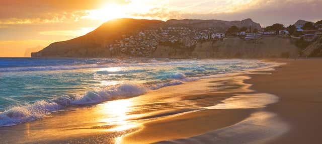 Paseo en catamarán al atardecer en Calpe