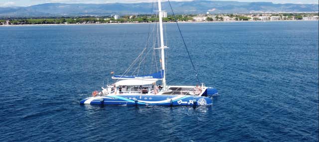 Paseo en catamarán con barbacoa y snorkel en Cambrils