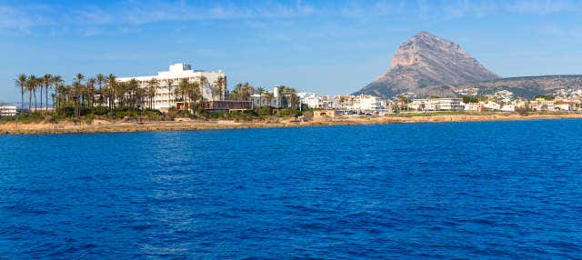 Paseo en catamarán por Jávea con barbacoa en Javea