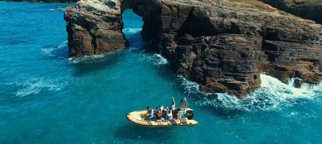 Paseo en lancha por la playa de Las Catedrales en Foz
