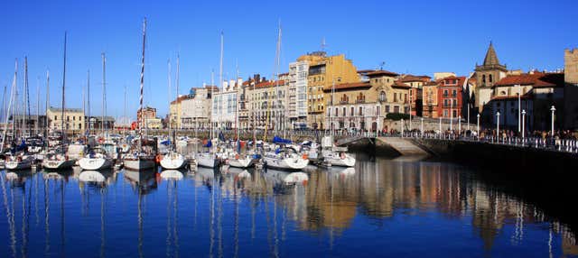 Paseo en lancha rápida por la costa de Gijón en Gijon