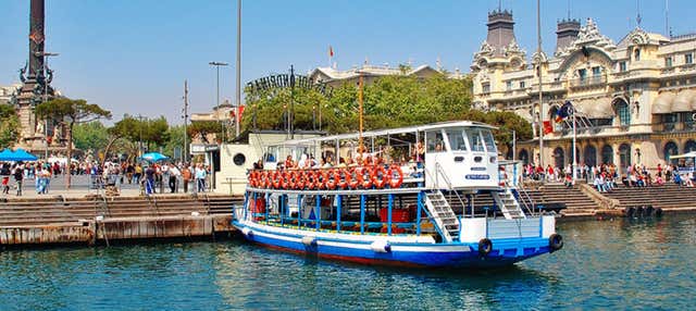 Paseo en Las Golondrinas por el puerto de Barcelona en Barcelona