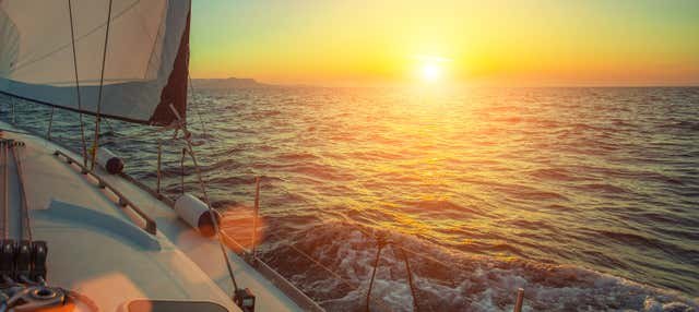 Paseo en velero al atardecer por Carboneras en Carboneras