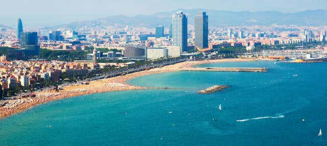 Paseo en velero con aperitivo en Barcelona