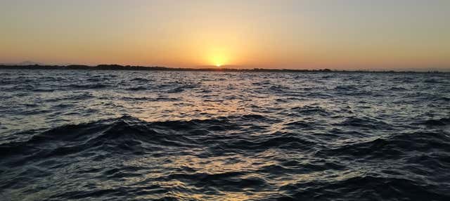 Paseo en yate al atardecer en Valencia