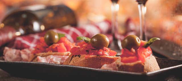 Paseo por El Born con cena de tapas y espectáculo flamenco en Barcelona