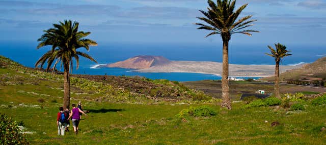 Senderismo por el Volcán de La Corona y Risco de Famara en Ye