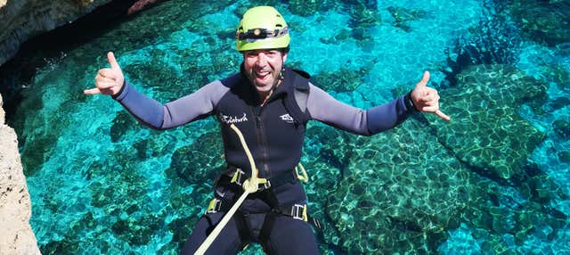 Senderismo, rápel y espeleología en Cala Falcó en Cala Romantica