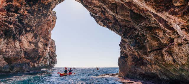 Tour en kayak por Cala Varques en Cala Romantica