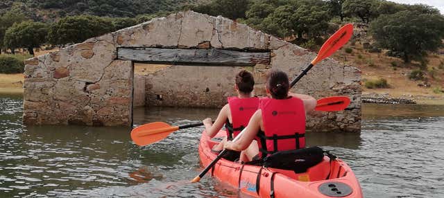 Tour en kayak por el embalse de Plasencia en Casas Del Castanar