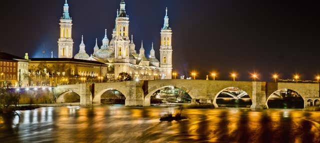Tour nocturno en autobús descapotable en Zaragoza