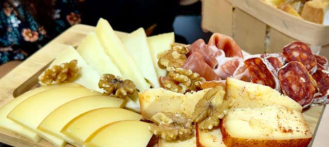 Tour por Pontevedra + Cata de vinos con maridaje en Pontevedra