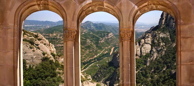 Trekking por Montserrat y visita al monasterio en Barcelona
