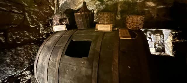 Visita a la Bodega Medieval en San Martin Del Castanar