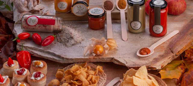 Visita a un taller de productos típicos en Cambre