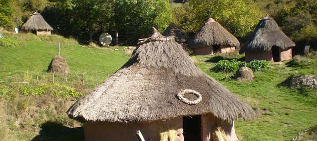 Visita guiada por el Poblado Cántabro de Argüeso en Argueso