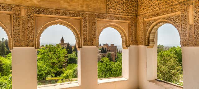 Visita guiada por la Alhambra en grupo reducido + Albaicín y Sacromonte en Granada