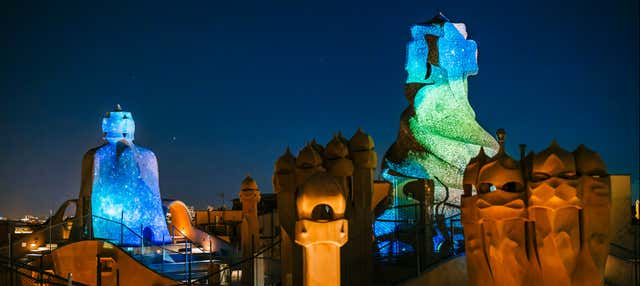 Visita nocturna y espectáculo en La Pedrera en Barcelona