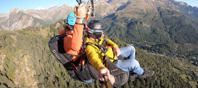 Vuelo en parapente por Huesca y el Pirineo aragonés en Loarre
